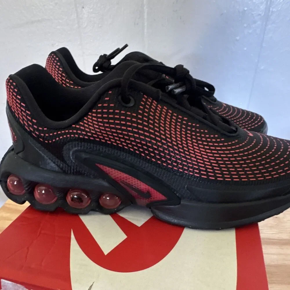 Nike Air Max DN 6Y New Low Top Lace Up Sneakers Black/Red Geometric
